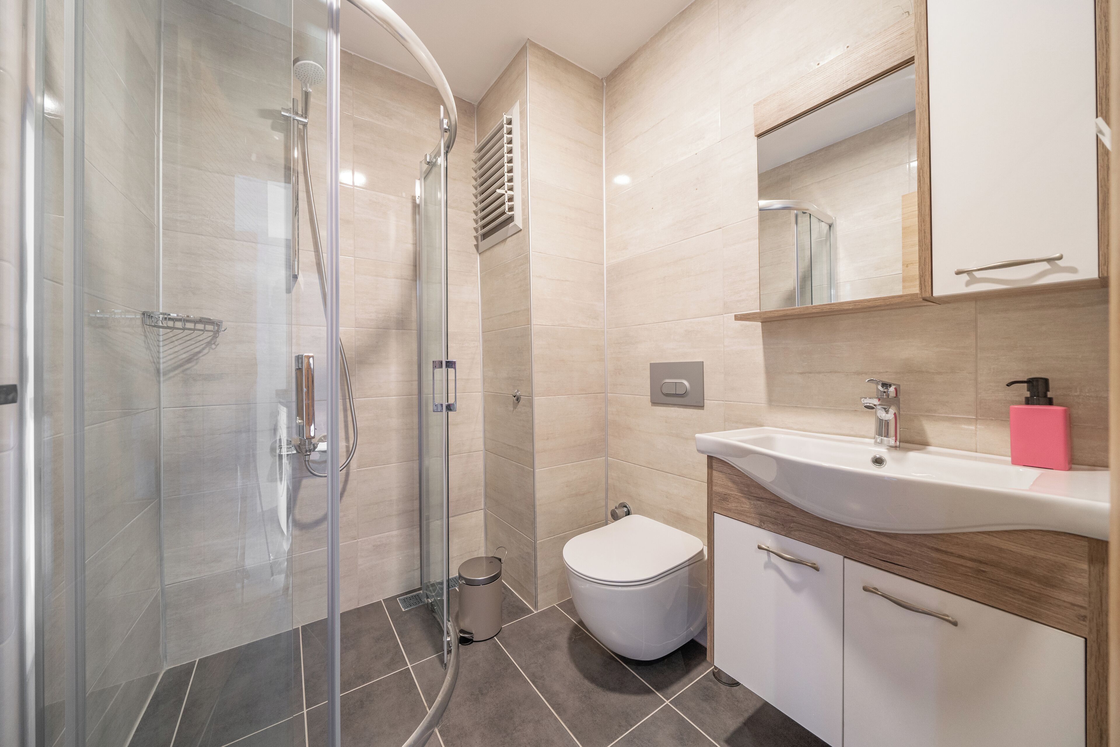 3 Bedroom Suite (Annex) | Free WiFi, bed sheets