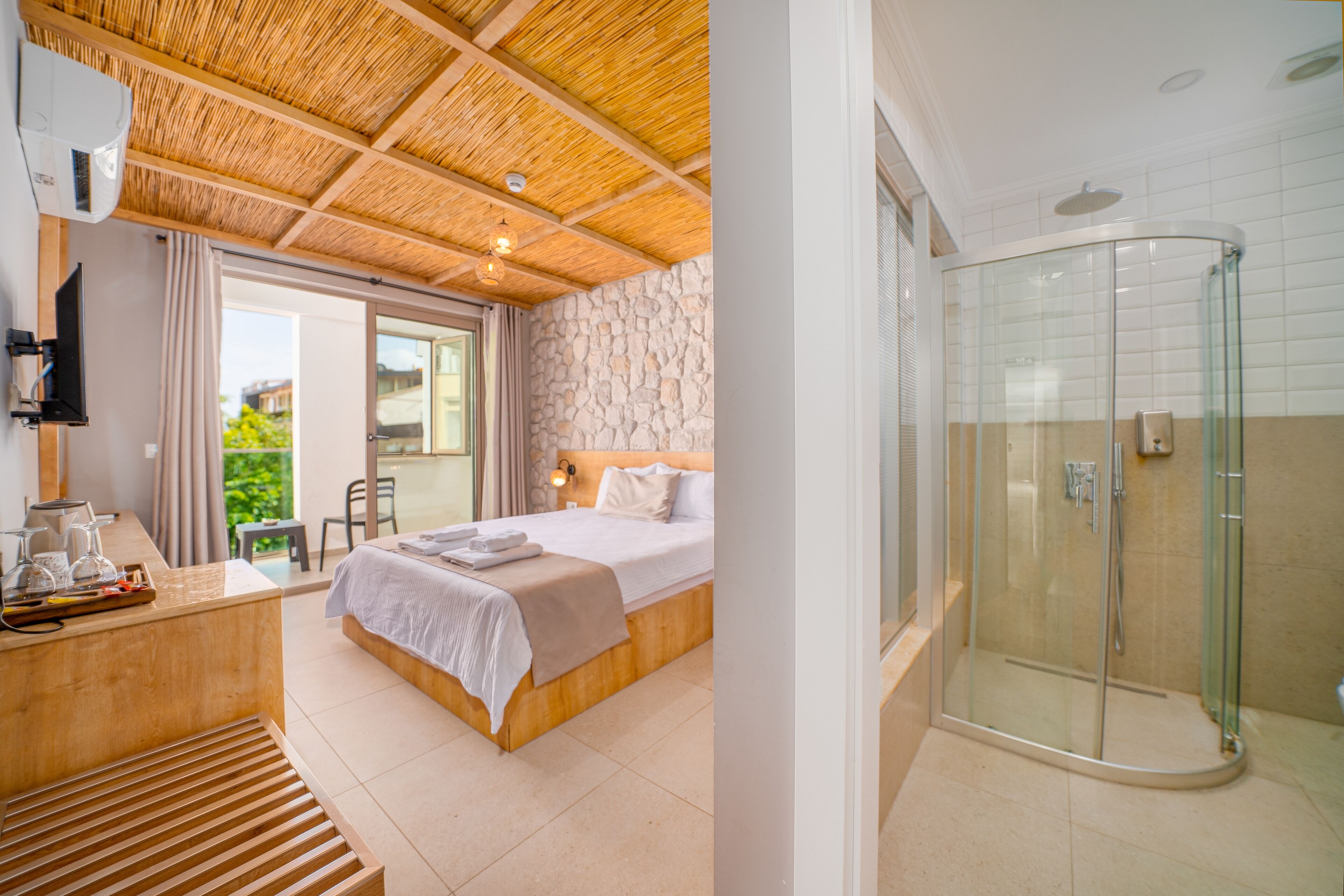 deluxe double room, smoking, lanai | 1 bedroom, free wifi, bed sheets