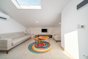 Televisión LCD 35 pulgadas con canales de televisión vía satélite