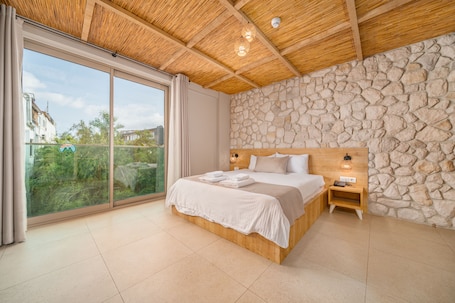 Deluxe Double Room | Free WiFi, bed sheets