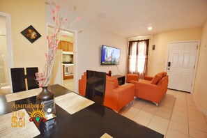 Deluxe Apartment, 2 Bedrooms, Ground Floor | Living area