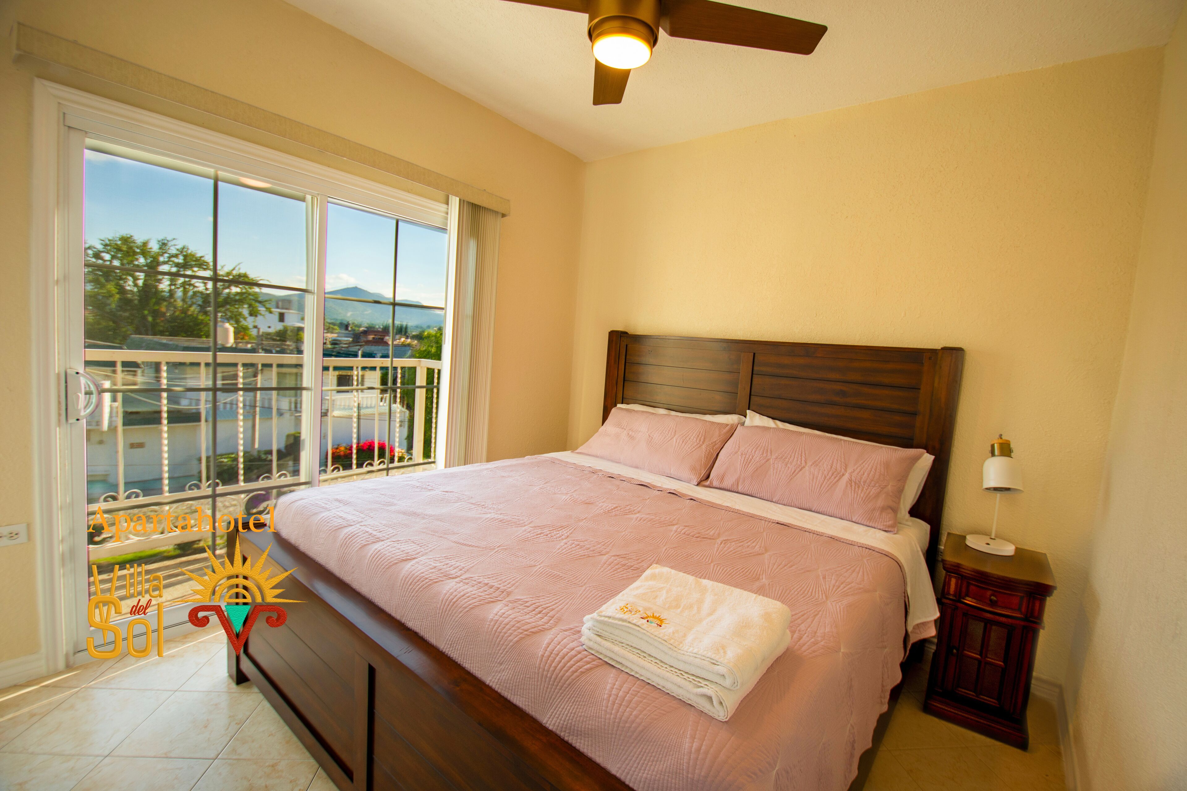 Habitación doble urbana, 2 habitaciones, para no fumadores, vista a la ciudad | Sábanas de algodón egipcio, ropa de cama de alta calidad y edredón 