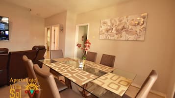 Suite Luxe, 3 chambres | Restauration dans la chambre