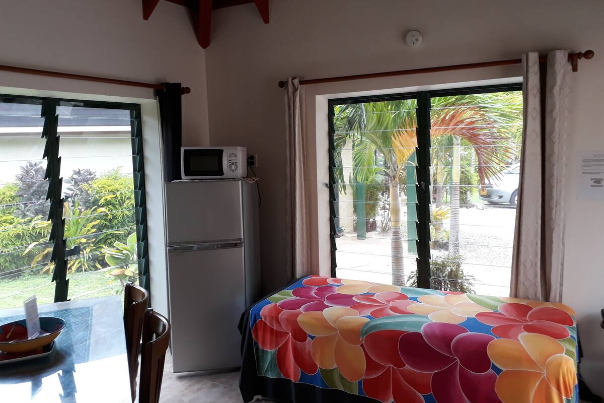 Bungalow 3 - 1-Bedroom Bungalow | Living area