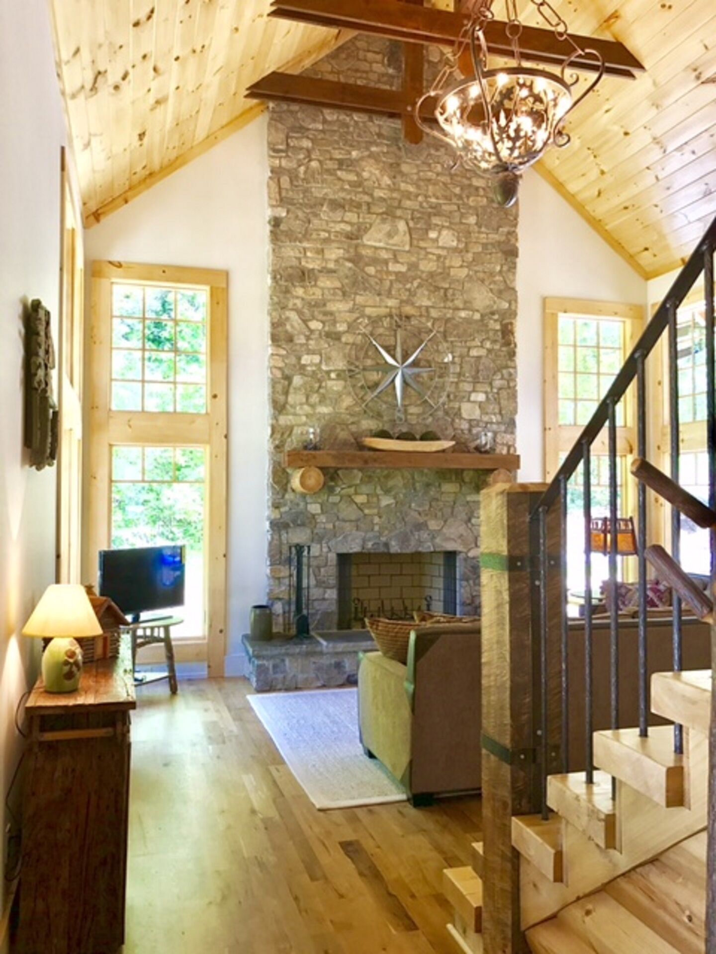 Hendersonville Custom Log Home with hot tub, fire-pit and fireplace