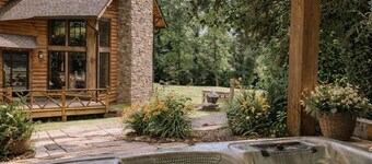 Splinterny hytte med tilpassede luksusdetaljer 