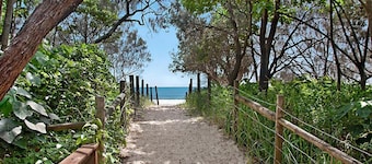 20 Steps to the Sand! - Beachfront Apartment! No Roads to Cross