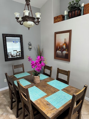 Dining - Private 5 Bedroom Villa Near Disney, free WI-FI 10% OFF LONG TERM RENTALS  (Clermont)