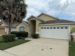 Exterior - Private 5 Bedroom Villa Near Disney, free WI-FI 10% OFF LONG TERM RENTALS  (Clermont)