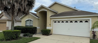 Private 5 Bedroom Villa Near Disney, free WI-FI 10% OFF LONG TERM RENTALS 