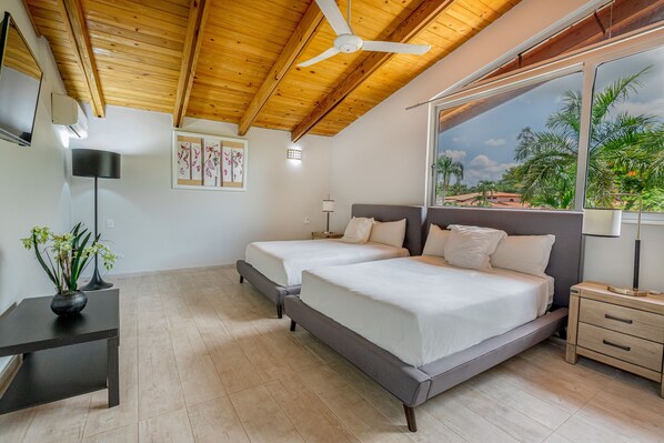 6 Schlafzimmer, Zimmersafe, Schreibtisch, Bügeleisen/Bügelbrett