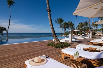 6 BR - FULL AC- CHEF & FULL STAFF- 3 GOLF CARTS - STEPS TO BEACH