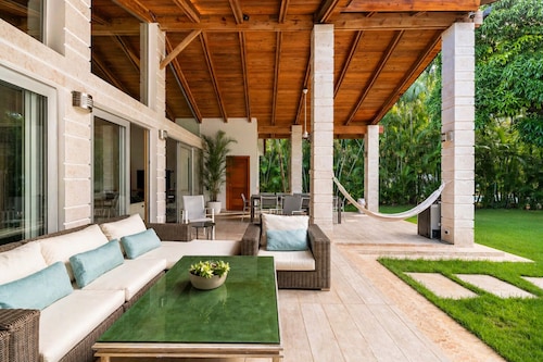 6 BR - FULL AC- CHEF & FULL STAFF- 3 GOLF CARTS - STEPS TO BEACH