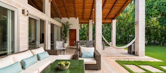 6 BR - FULL AC- CHEF & FULL STAFF- 3 GOLF CARTS - STEPS TO BEACH
