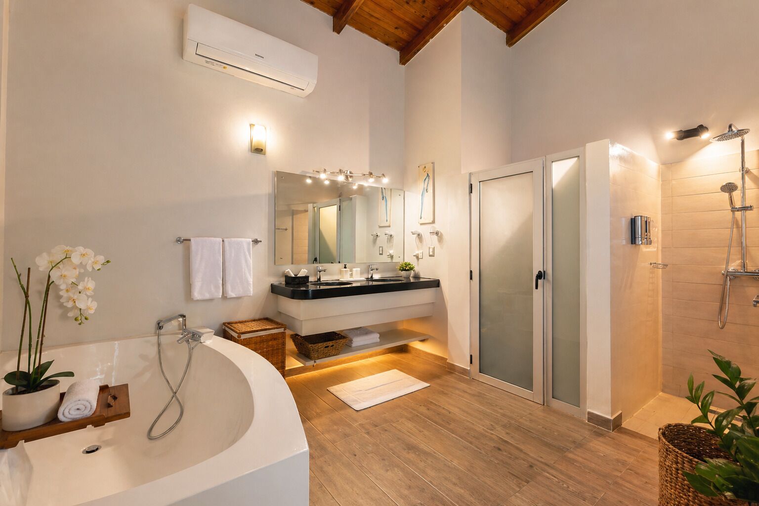 Dusche, Haartrockner, Bademäntel, Bidet