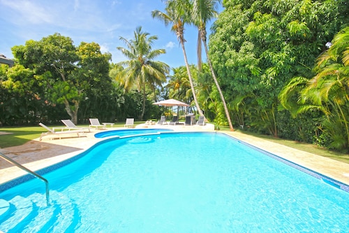6 BR - FULL AC- CHEF & FULL STAFF- 3 GOLF CARTS - STEPS TO BEACH