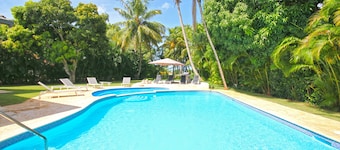 6 BR - FULL AC- CHEF & FULL STAFF- 3 GOLF CARTS - STEPS TO BEACH