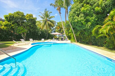6 BR - FULL AC- CHEF & FULL STAFF- 3 GOLF CARTS - STEPS TO BEACH