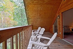 Property grounds - Gatlinburg Private Cabin Creekside, Tickets, Screened Porch, Hot Tub, Pool Table (Gatlinburg)