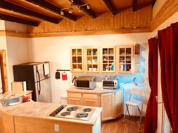 Microwave, dishwasher, coffee/tea maker, cookware/dishes/utensils