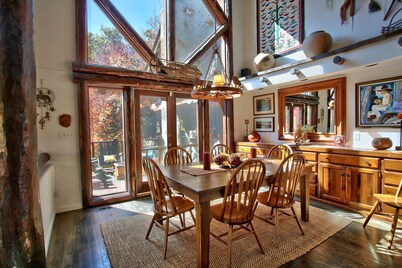 MOUNTAIN FAVORITE - ASPEN RIDGE, HOT TUB, FULL VIEW OF SKI SLOPES, WOOD BURNING FIREPLACES