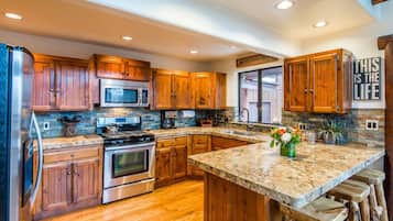 冰箱、微波炉、烤箱、炉灶