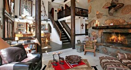 MOUNTAIN FAVORITE - ASPEN RIDGE, HOT TUB, FULL VIEW OF SKI SLOPES, WOOD BURNING FIREPLACES