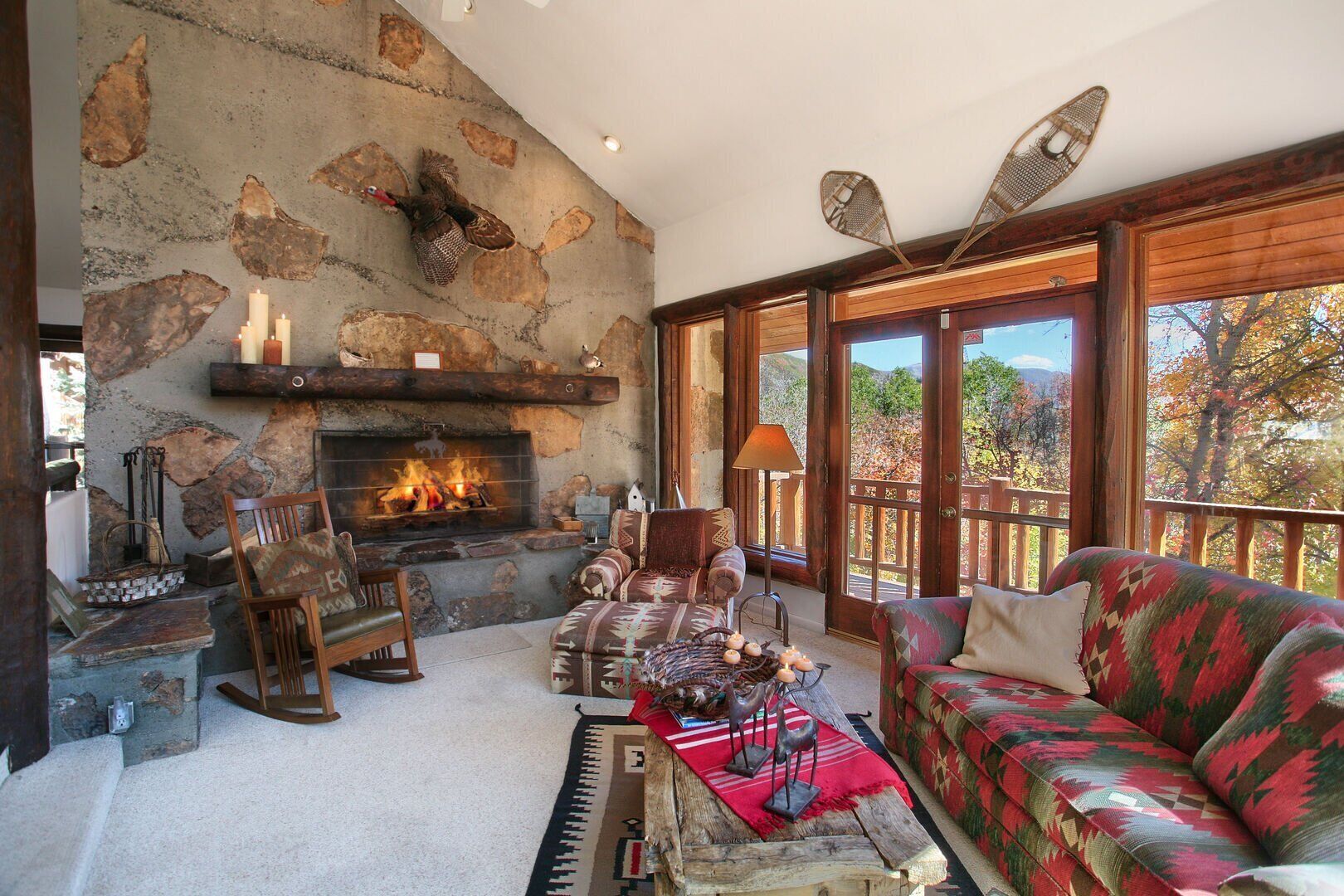 MOUNTAIN FAVORITE - ASPEN RIDGE, HOT TUB, FULL VIEW OF SKI SLOPES, WOOD BURNING FIREPLACES