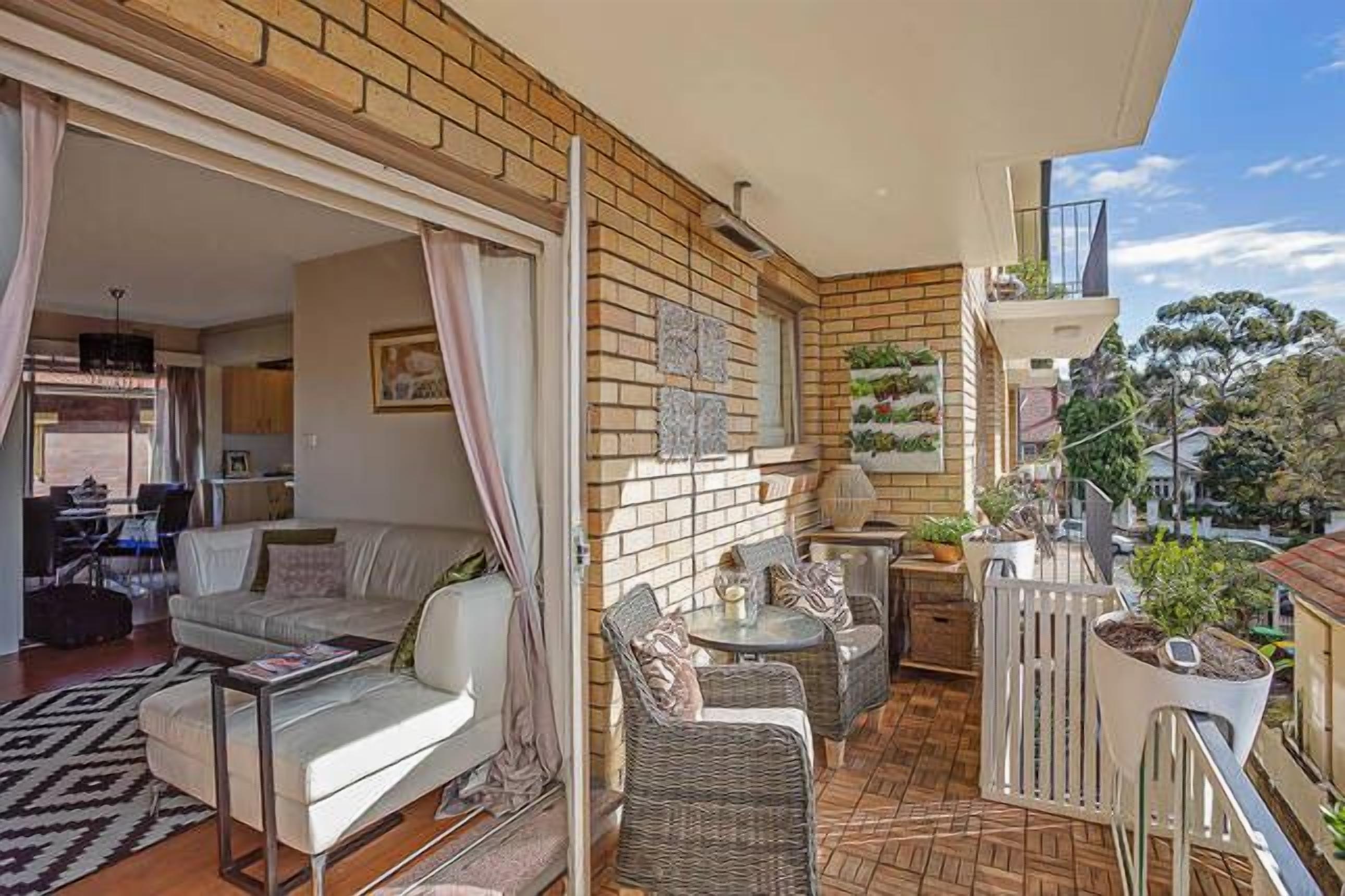 Balmoral Escape - footsteps from beach — image 8