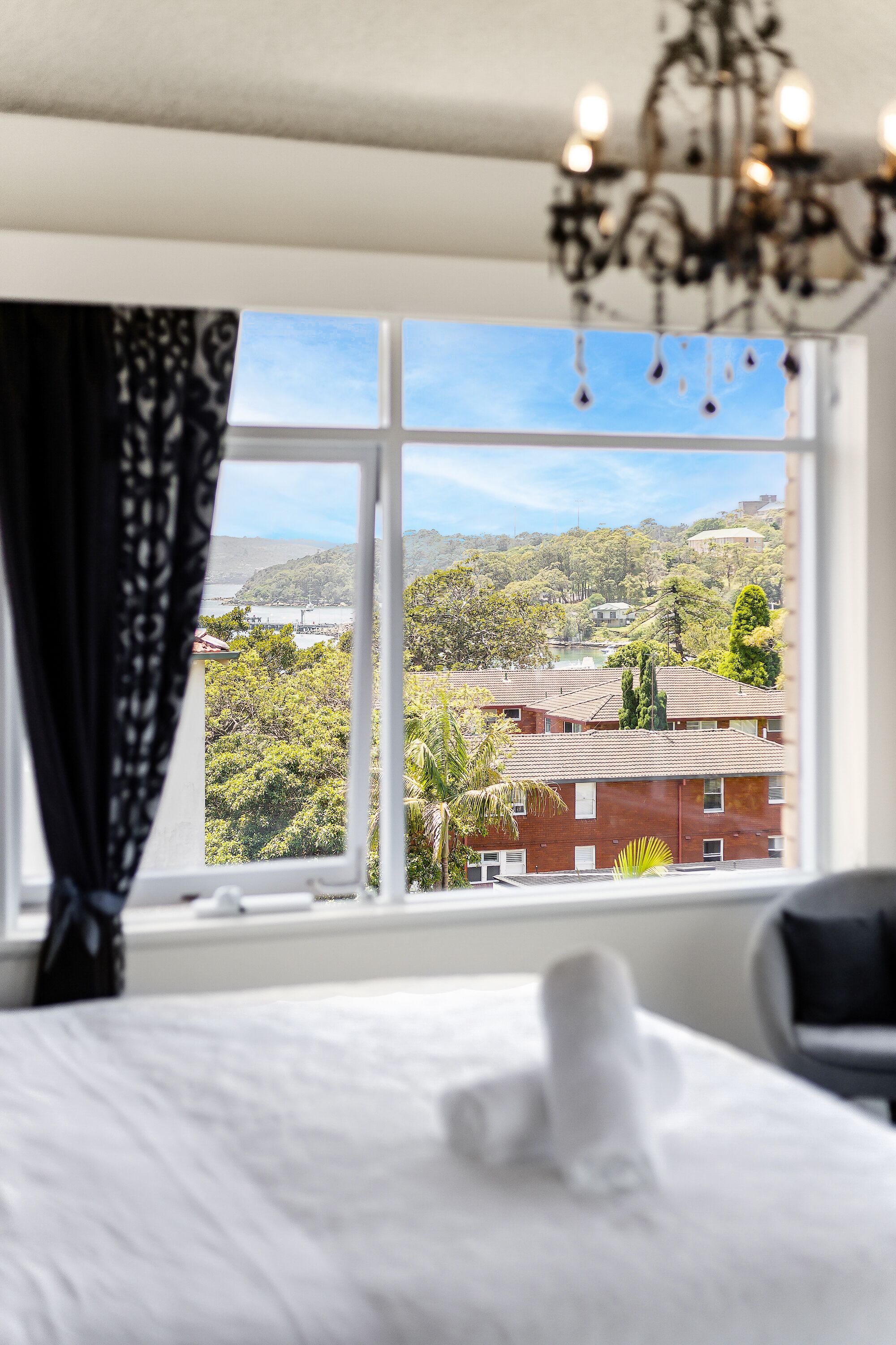 2 habitaciones, tabla de planchar con plancha y cuna de viaje 