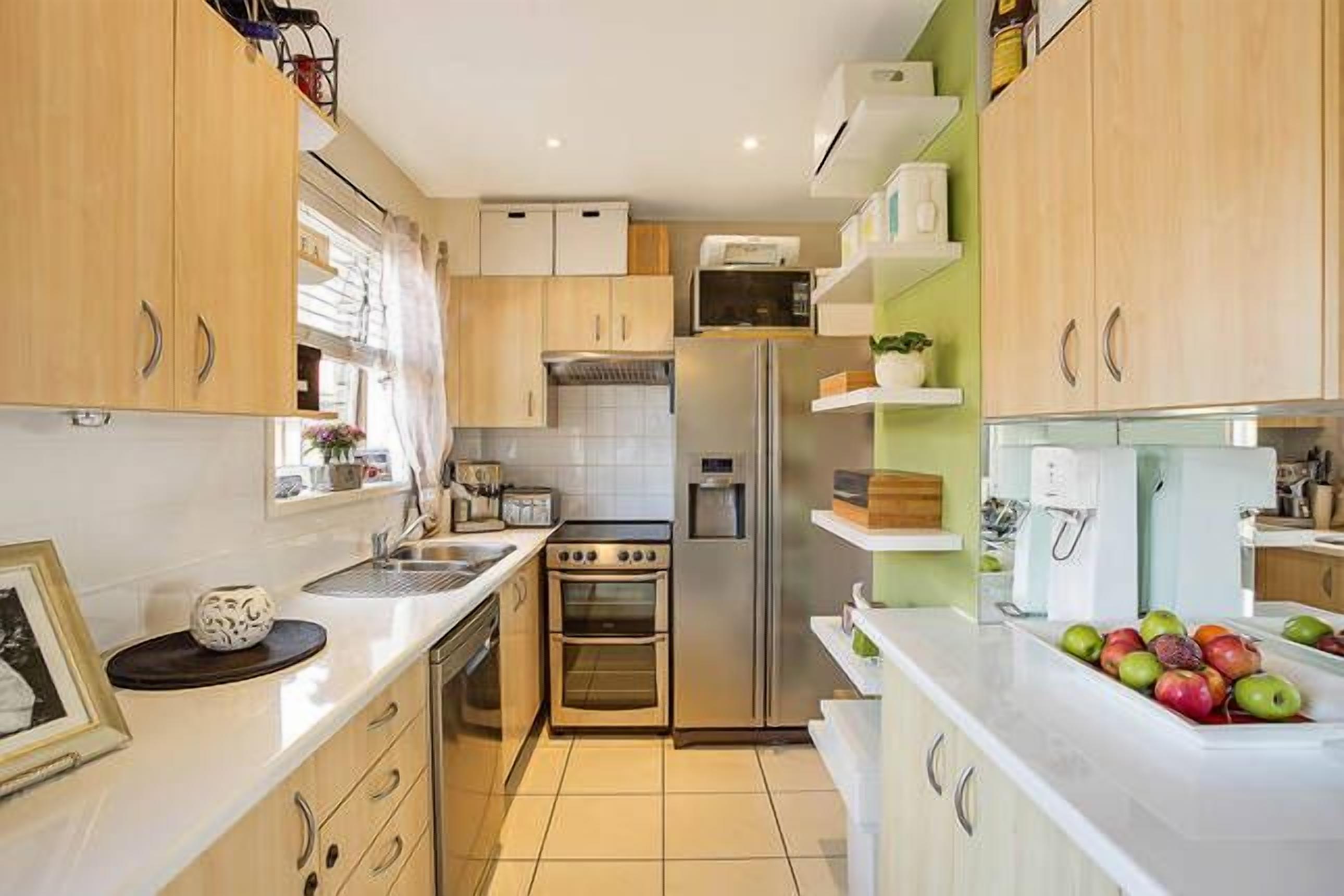 Balmoral Escape - footsteps from beach — image 12