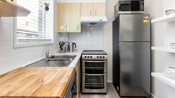 Geladeira, micro-ondas, fogão, cooktop