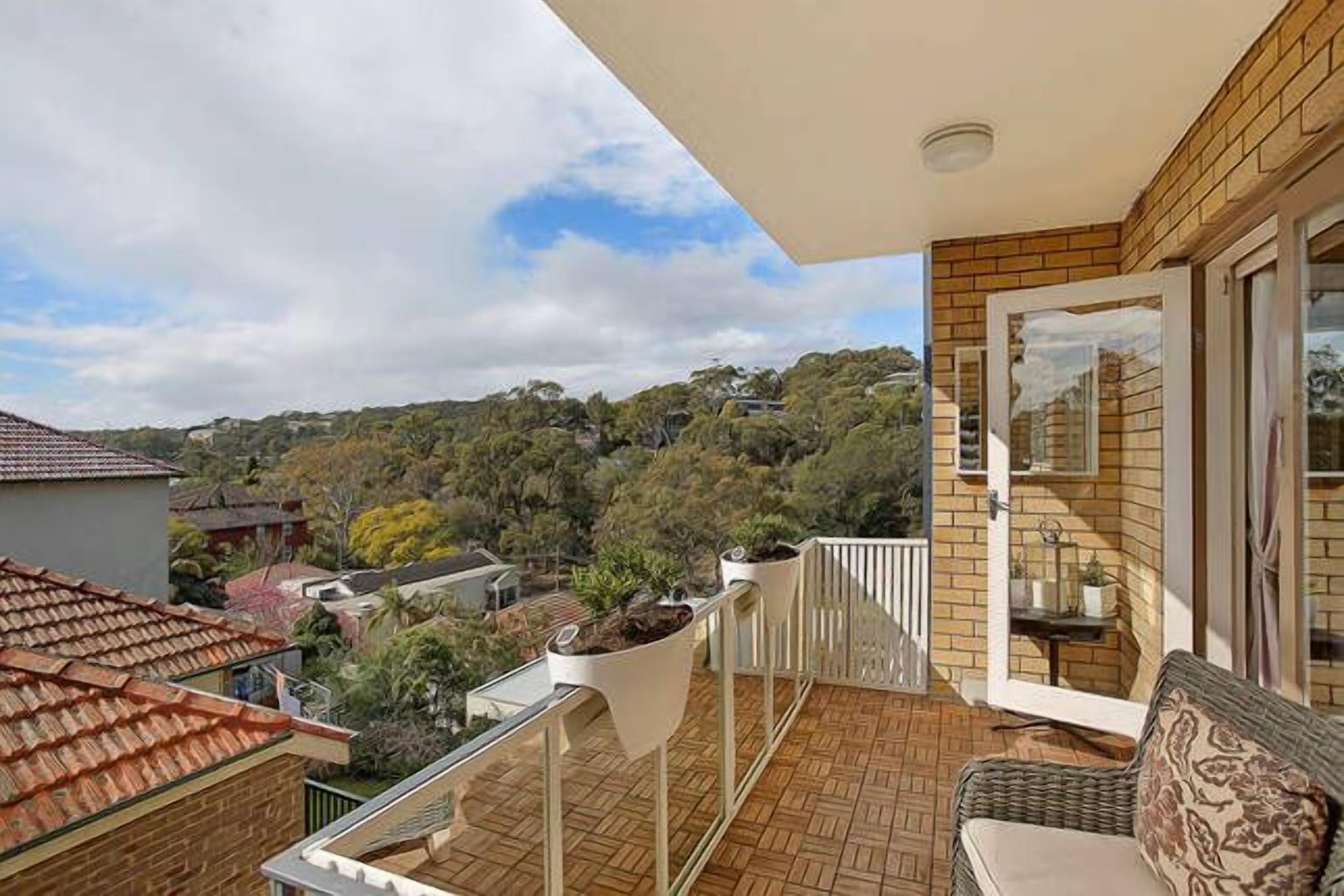 Balmoral Escape - footsteps from beach — image 3