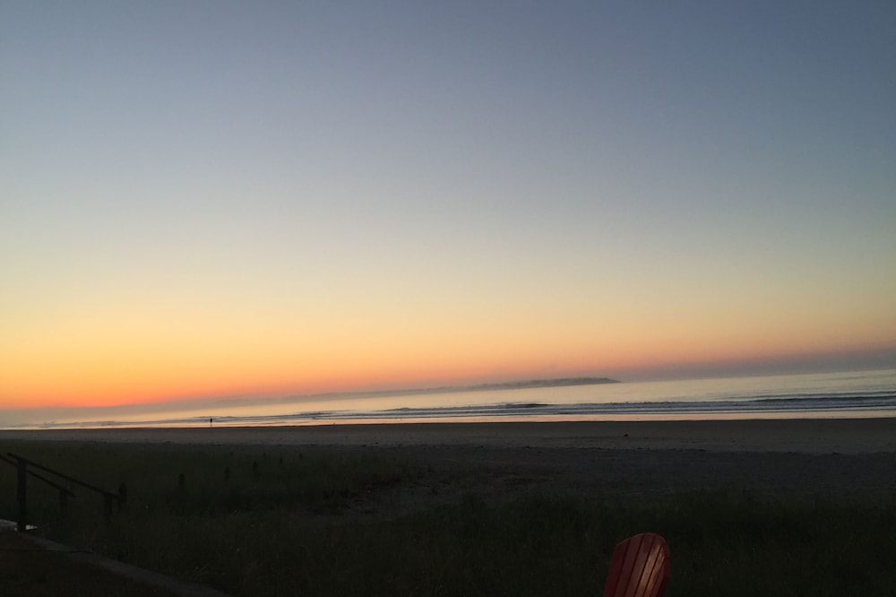 BEACHFRONT in a perfect location! A relaxing choice! INQUIRE even if looks booke