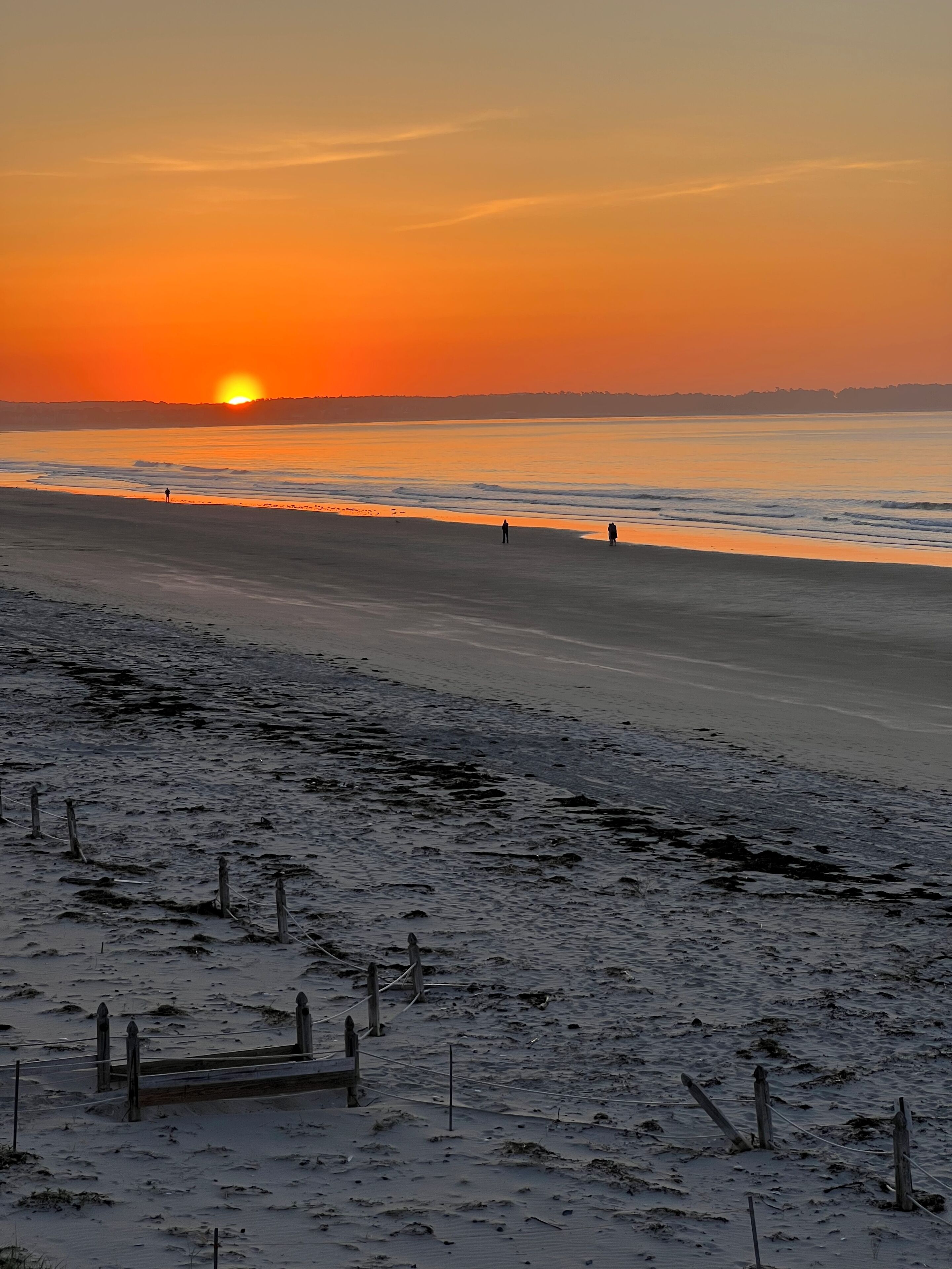 BEACHFRONT in a perfect location! A relaxing choice! INQUIRE even if looks booke