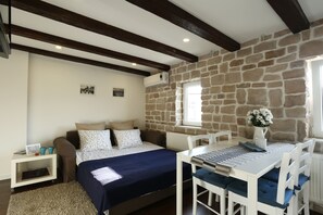 1 slaapkamer, een bureau, gratis wifi, beddengoed