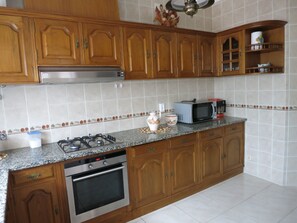 Fridge, microwave, oven, stovetop - Apartment T3 - Free Wi-Fi - 500m walk to the beach - Praia da Vieira (Vieira de Leiria)