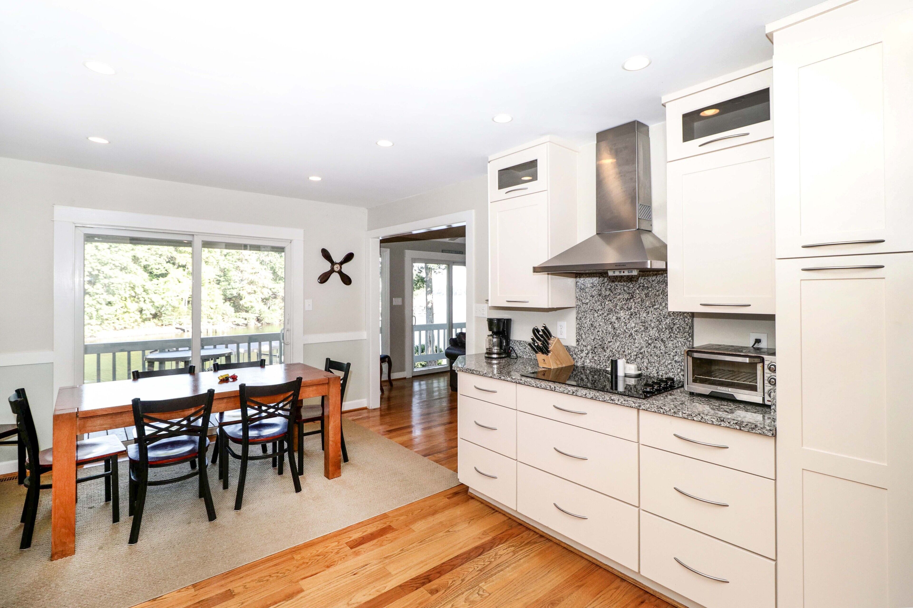 What a View! Perfect Family Meeting Place! Recent Renovation