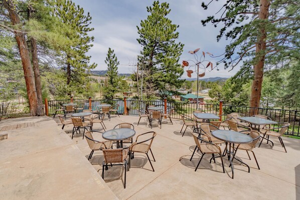 تناول الطعام بالخارج