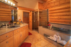 Combined shower/bathtub, jetted bath, hair dryer, bidet - Lookout Pointe - Luxury Mountain Lodge - Panoramic Mountain Views (Sundance)