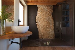 Dusche, Haartrockner, Bidet, Handtücher
