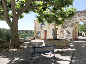 Property grounds - House located in the heart of Le Beaucet village between Provence and Luberon (Le Beaucet)