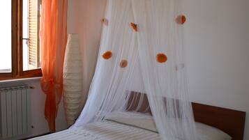 1 chambre, fer et planche Ă repasser