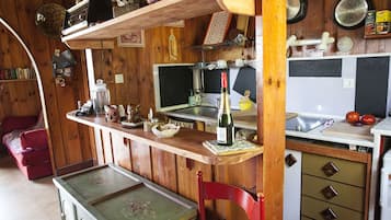 Fridge, stovetop, coffee/tea maker, electric kettle