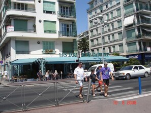 Exterior - WATERFRONT PANORAMIC Seaview 2bd/2bath Apt on Promenade Des Anglais by Negresco  (Nice)