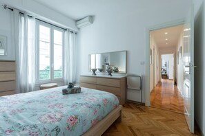 2 chambres, fer et planche à repasser, Wi-Fi gratuit, draps fournis