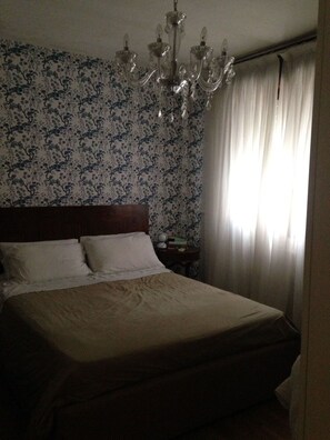 2 室のベッドルーム、アイロン / アイロン台、WiFi (無料)、ベッドシーツ