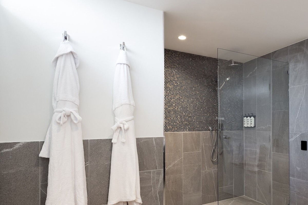 junior suite, 1 king bed | bathroom | shower, designer toiletries, hair dryer, towels