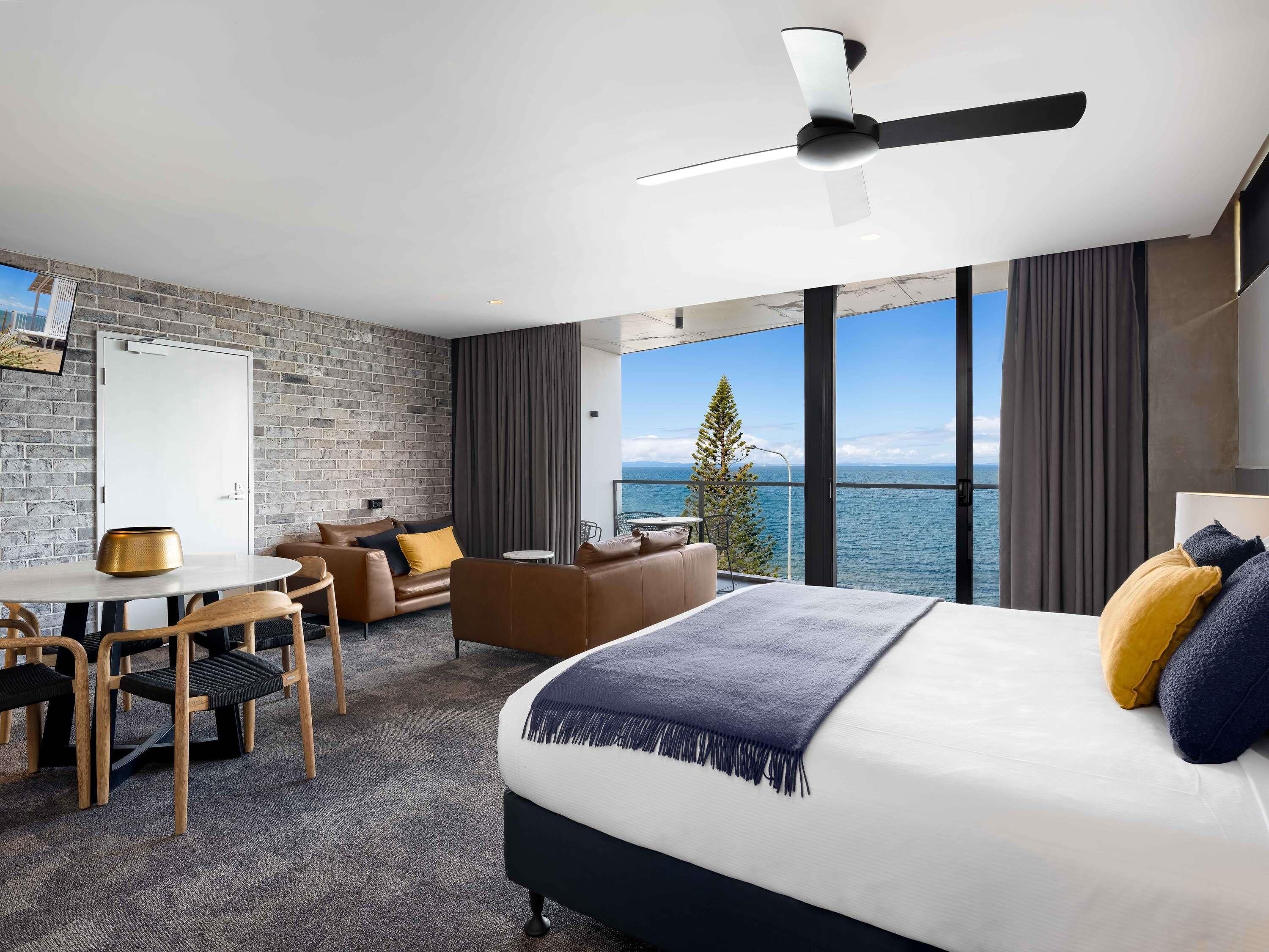 Suite Junior, 1 letto king | Minibar, una cassaforte in camera, una scrivania, insonorizzazione