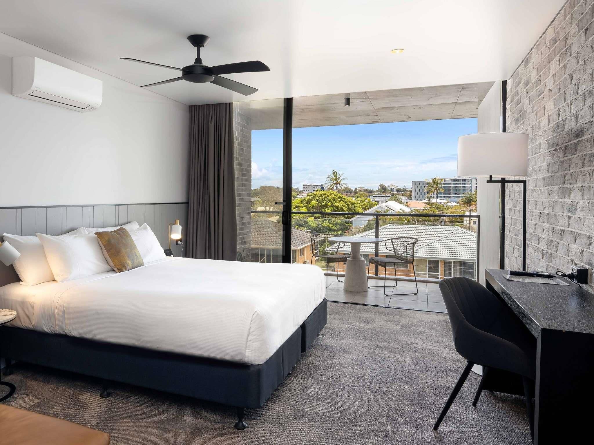 ห้องดีลักซ์, เตียงคิงไซส์ 1 เตียง | มินิบาร์, ตู้นิรภัยในห้องพัก, โต๊ะทำงาน, ห้องเก็บเสียง